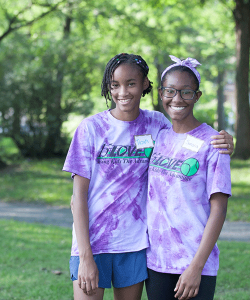 ななちゃんFIFTEEN LOVE NKzip white U:nity Realyn Chipped White Nightstand – Luna Furniture